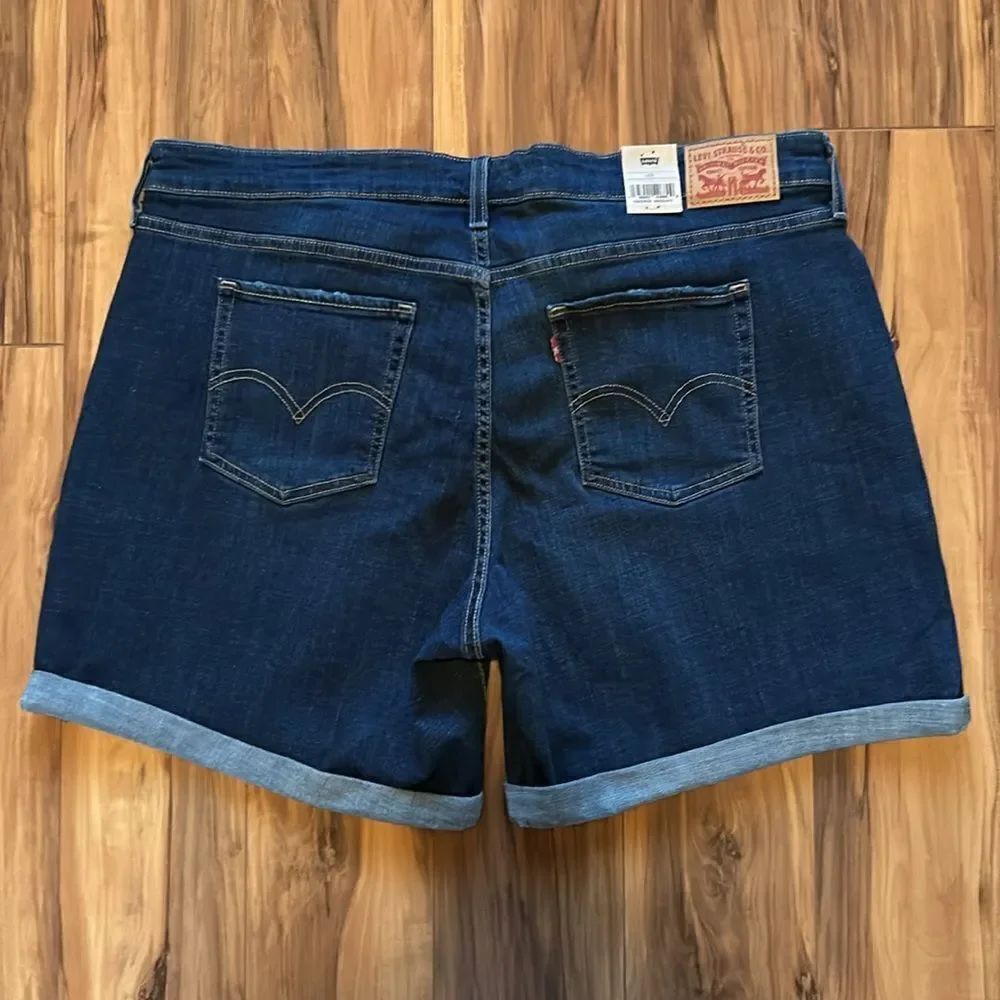 NEW Levi’s Mid Length Jean Shorts - Picture 8 of 8